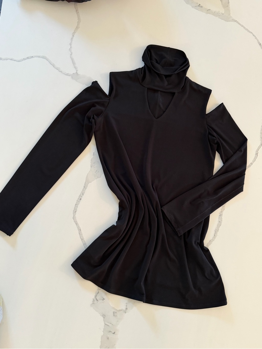 Eva Varro Black Cold-Shoulder Turtleneck Top - Women